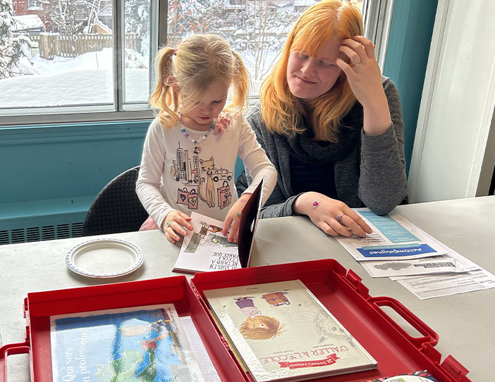 Salle de pret de livres et de jeux de la Maison des Familles de Mercier-Est